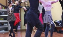 拉丁舞舞蹈视频,跟随视频领略激情四溢的舞蹈魅力